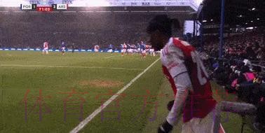 马杜埃凯角球传中，马丁内利头球完成帽子戏法！